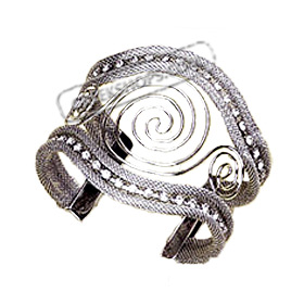 Cuff Bracelet w/ Swirl 8cm